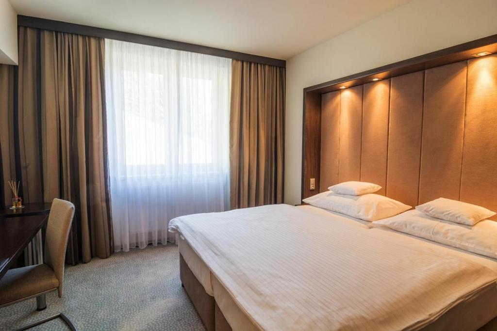 Spa Hotel Lanterna Velké Karlovice Exteriör bild